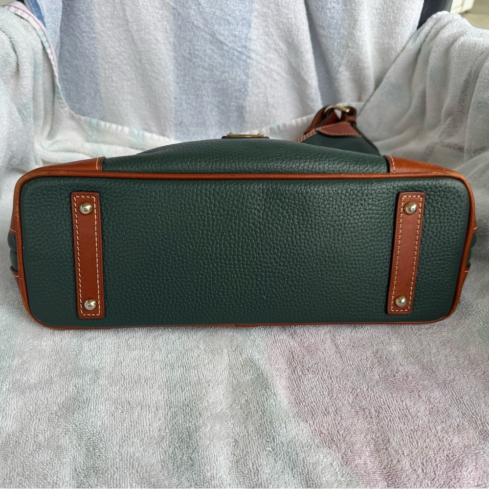 GUC Dooney & Bourke Shoulder (Hobo Style) Bag in Hunter Green Pebbled Leather. - Picture 3 of 11